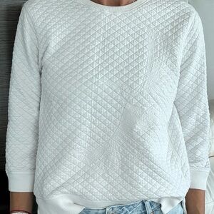 Banana Republic white Quilted sweatshirt. embroidery detail. Large. Cottagecore